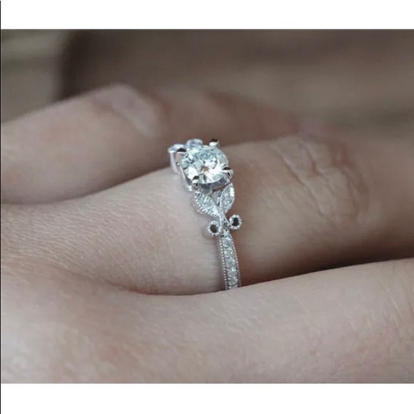 Jewelry - 🌼 White Sapphire Vintage Style Ring in .925